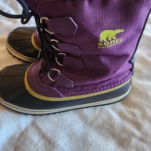 Sorel size 9 winter carnival waterproof boots